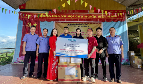 Bàn giao công trình phòng ăn và tặng quà cho học sinh vùng cao tại Điện Biên