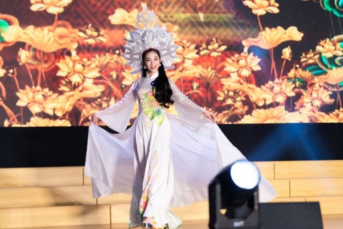 DÁNG HÌNH CỘI NGUỒN RỰC SÁNG TRÊN SÂN KHẤU MR & MISS BÁCH KHOA 2025