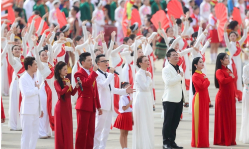 Hana Cẩm Tiên tham gia cùng 80 nghệ sĩ khép lại đại lễ 2‑9: “Bài hát hôm nay là điều thiêng liêng của cả dân tộc”