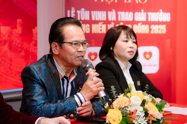 Đại tá, NSND Trần Nhượng góp mặt trong buổi họp báo 