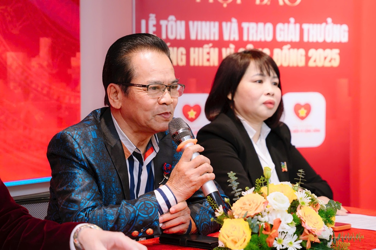 Ảnh 3: Đại sứ Nhân ái Đại tá – NSND Trần Nhượng phát biểu tại họp báo giới thiệu Festival “Kết nối những trái tim thiện nguyện toàn quốc” – Lần thứ VIII.