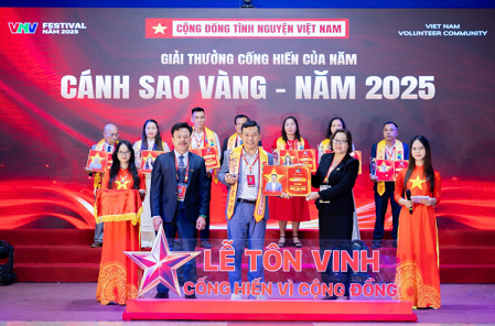 Hình ảnh 2: Anh Vũ Minh Châu nhận giải thưởng Cánh Sao Vàng - năm 2025