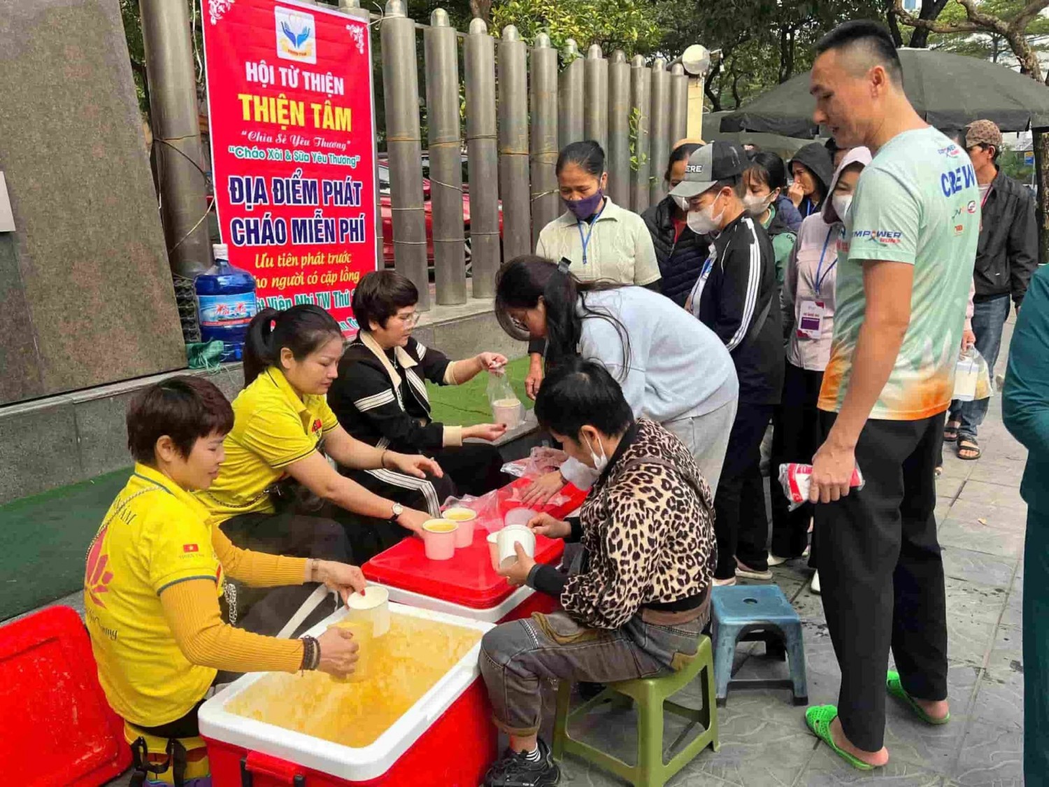 Ảnh 2 : Anh thường hay làm việc ở Hội từ thiện Thiện Tâm vào thứ ba hằng tuần ( Ảnh NVCC )