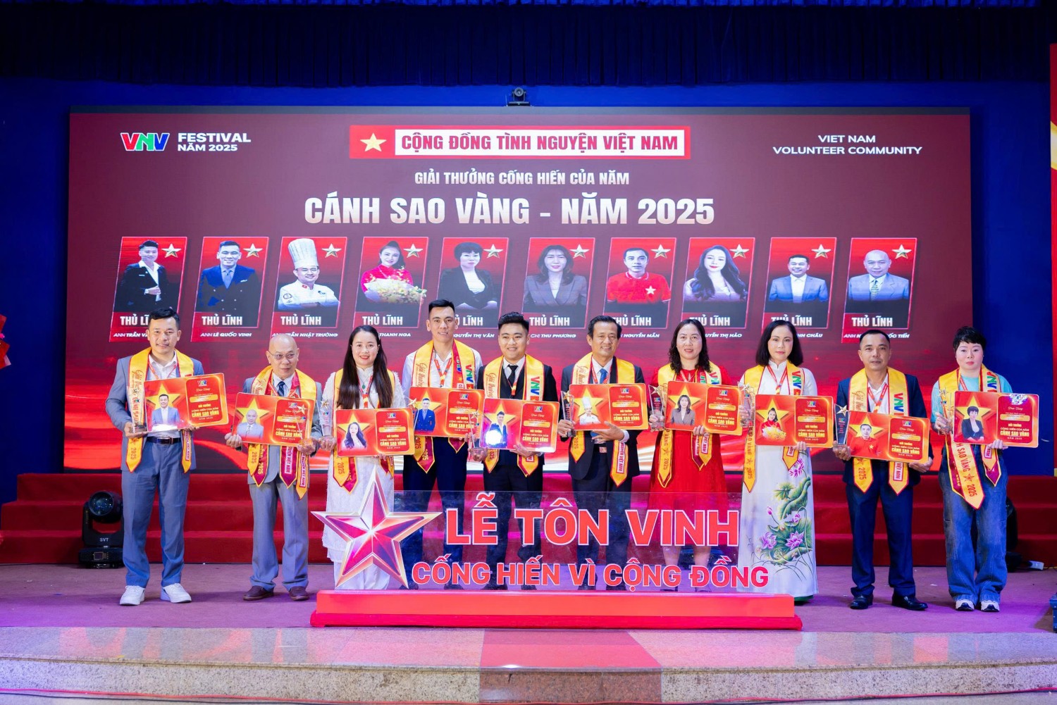 Hình ảnh 3: Vinh danh các gương mặt tiêu biểu đạt giải thưởng cống hiến của năm Cánh Sao Vàng 2025