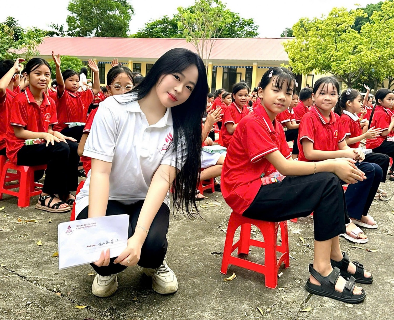 Thư Kỳ cùng các thành viên CLB tổ chức chương trình “Đông ấm 2025” tại Lạng Sơn, trao quà và triển khai các hoạt động hỗ trợ cộng đồng (Ảnh: NVCC)