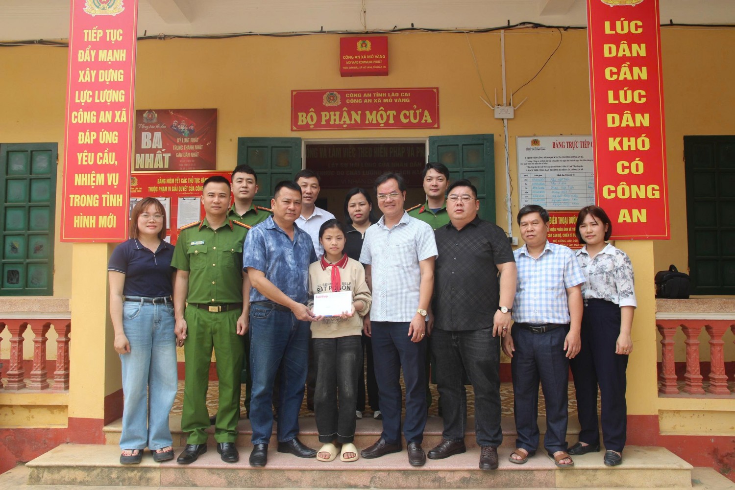 Nhà báo Đức Hạnh luôn dành sự quan tâm đặc biệttới các hoạt động an sinh xã hội và hỗ trợ cộng đồng.